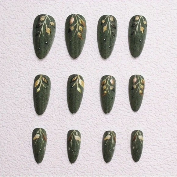 Elegant NWT Olive Green Nail Art with Gold Accents Green & Gold Leaf Press-On - Picture 6 of 6